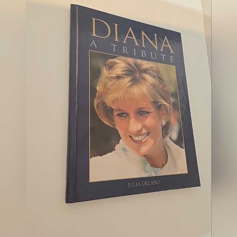 Diana: A Tribute Book - Picture 7 of 7